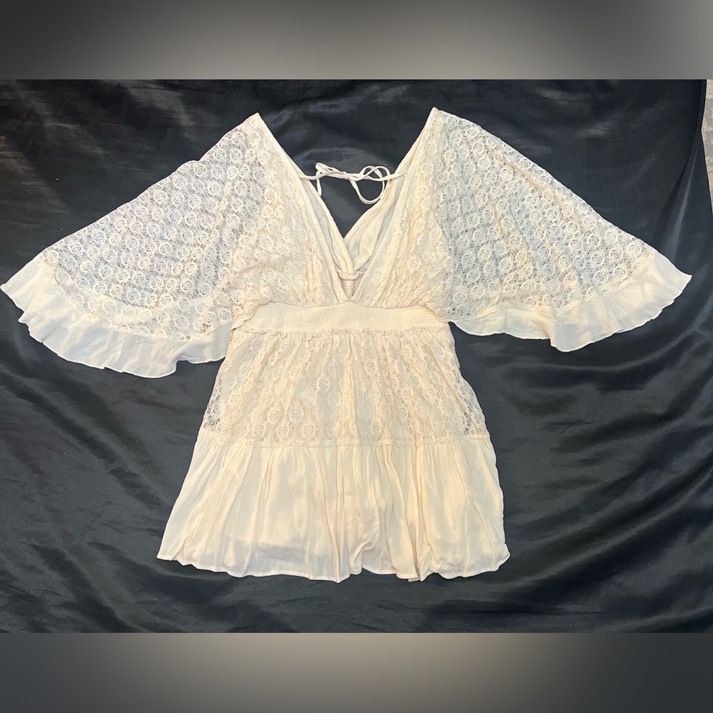 🌿 Mable Lace Mini Dress With Flutter Sleeves - Picture 6 of 12
